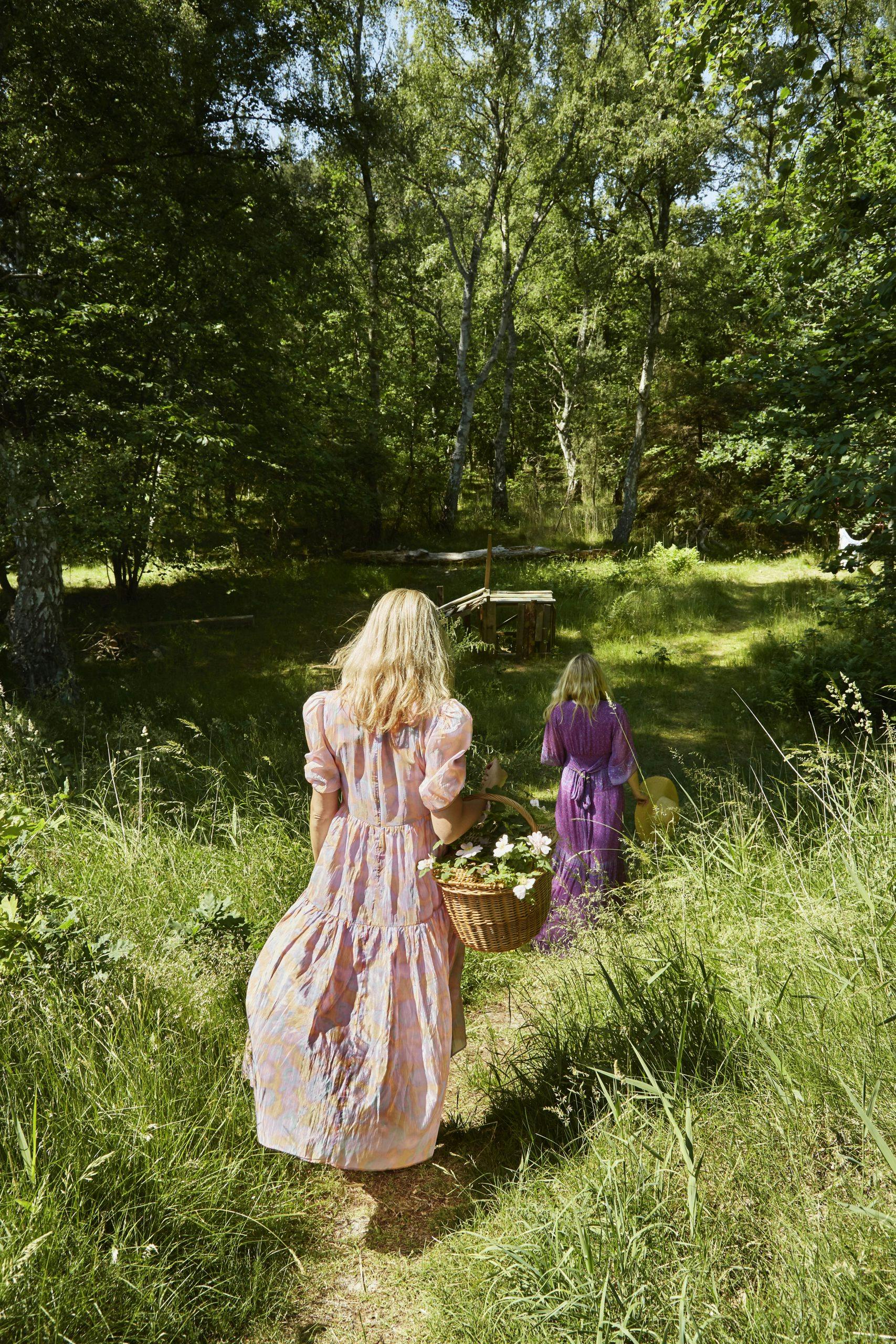 detlillesommerhus48 R0 Sti i skog